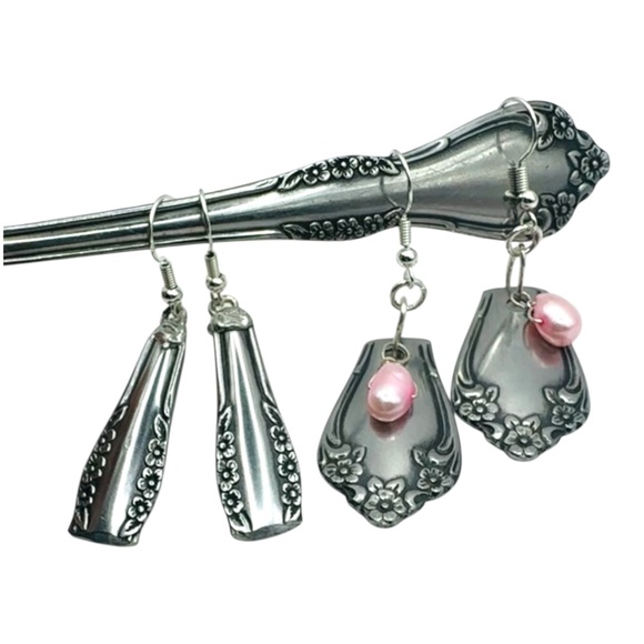 Vintage Spoon Artisan Earrings Adorned with Pink Freshwater Pearls & 925 Hooks - Picture 10 of 12